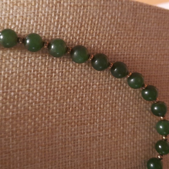 Jade 18 inch bead necklace - Picture 3 of 5